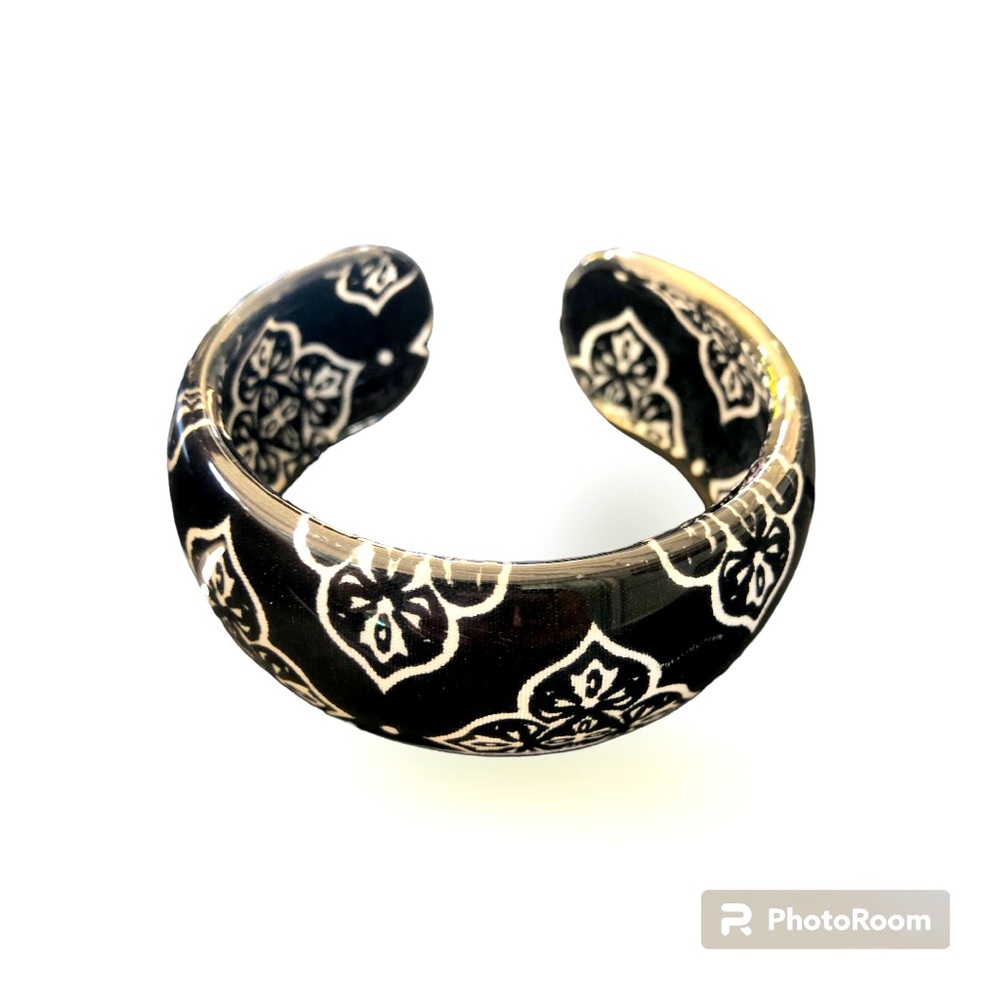 Open 7” black and white lucite bracelet cuff